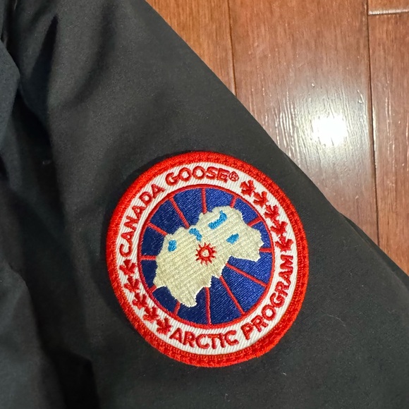 Women's Canada Goose Trillium Hooded Parka - Picture 13 of 16